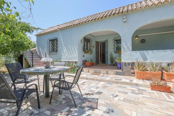 Maison de campagne "Villa Moral" avec piscine privée, Wi-Fi et climatisation in Arahal, Province de Séville