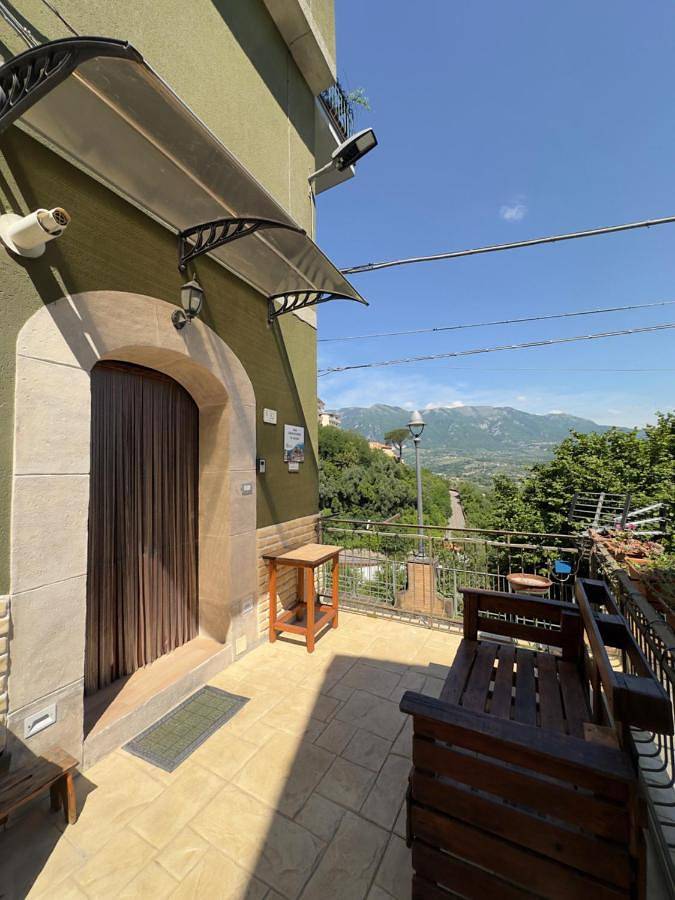 Appartamento per 2 persone, con panorama e terrazza a Oliveto Citra