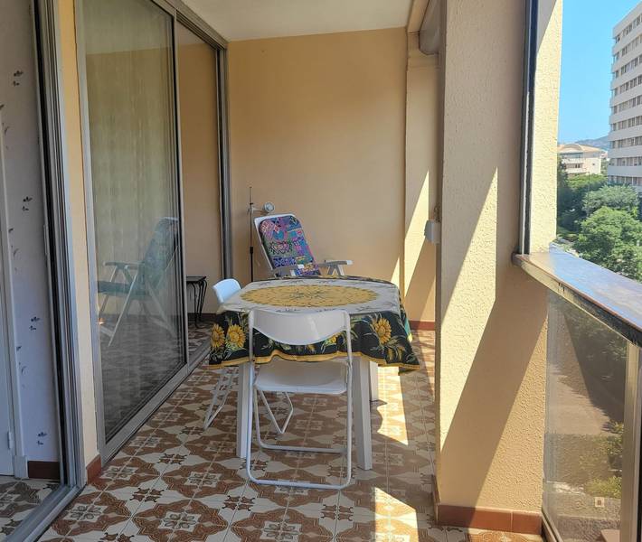 Gîte pour 4 personnes, avec terrasse dans Plage Republique Frejus
