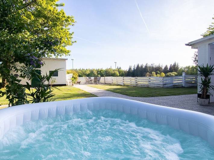 Cabaña en Braderup con piscina. in Braderup, Grünes Binnenland