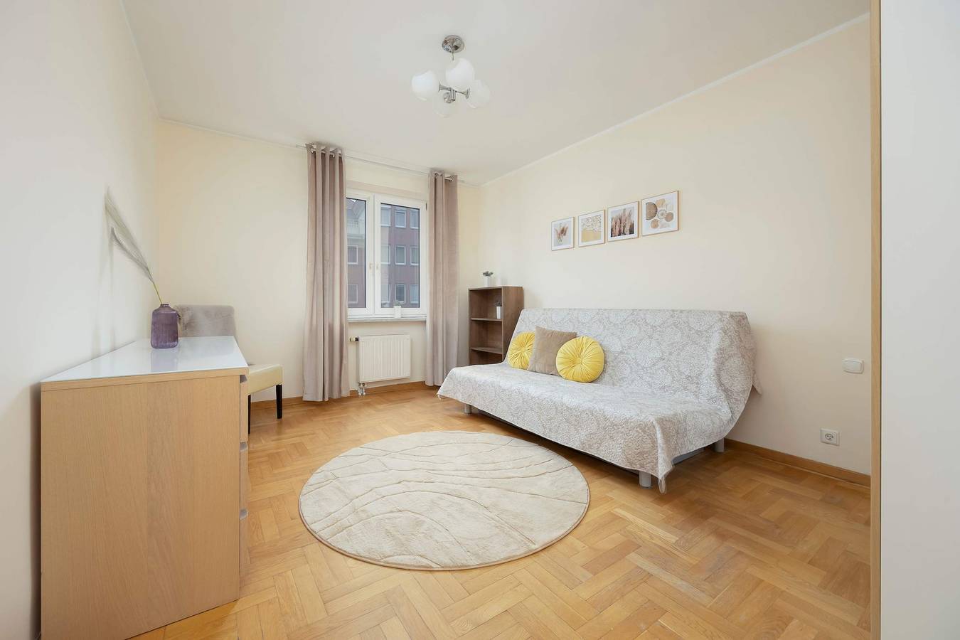 Apartamento entero, Spacious Apartment with 4 Bedrooms | For 7 Persons, Smart Tv in Varsovia Śródmieście, Varsovia