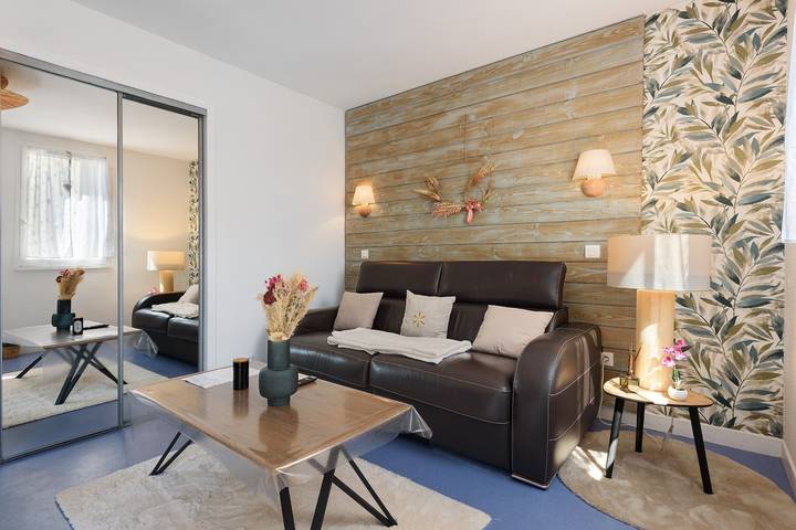 Entire apartment, Bielle Apartment: Stunning Mountain Views – No Linen Provided in Bielle, Béarn