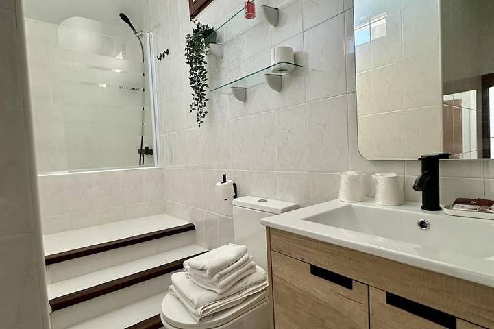 Ganze Wohnung, Apartment- Atico de 1 Habitacion-Eigenes Badezimmer in Comillas, Kantabrische Küste