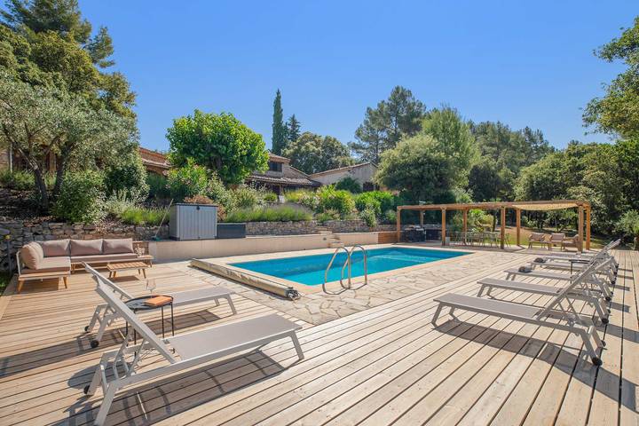 Chalet para 10 personas, con jardín y piscina - 1