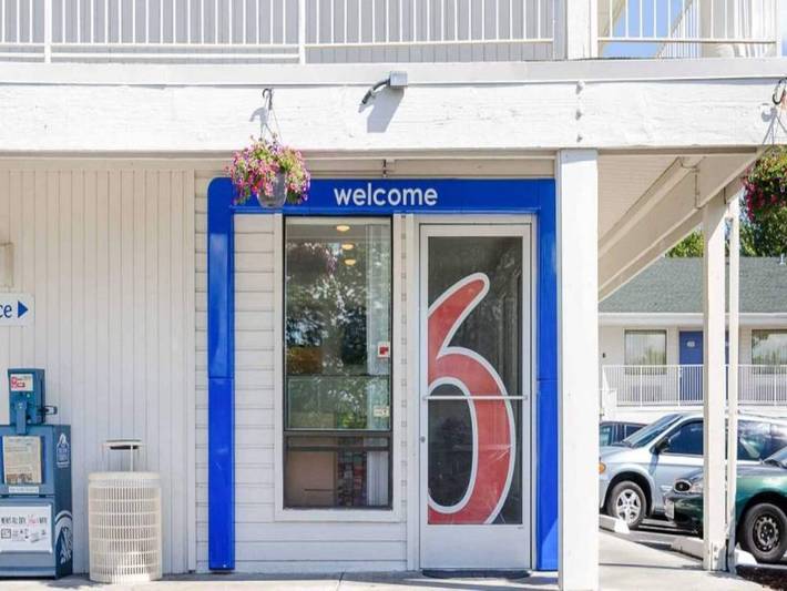 Apartamento entero, 1 cama tamaño queen | Microondas in Tacoma, Pierce County