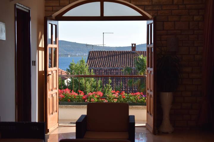 Ferienwohnung für 8 Personen, mit Balkon/Terrasse in Sveti Filip i Jakov