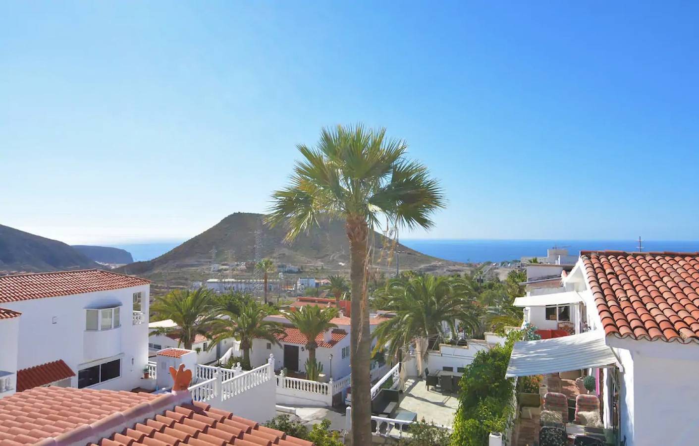 Appartement entier, Appartement "Casa Carmela" avec vue sur la mer, piscine partagée et Wi-Fi. in Chayofa, Arona