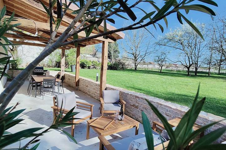 Location de vacances pour 6 personnes, avec jardin et terrasse, animaux acceptés à Saint-Loup-Géanges