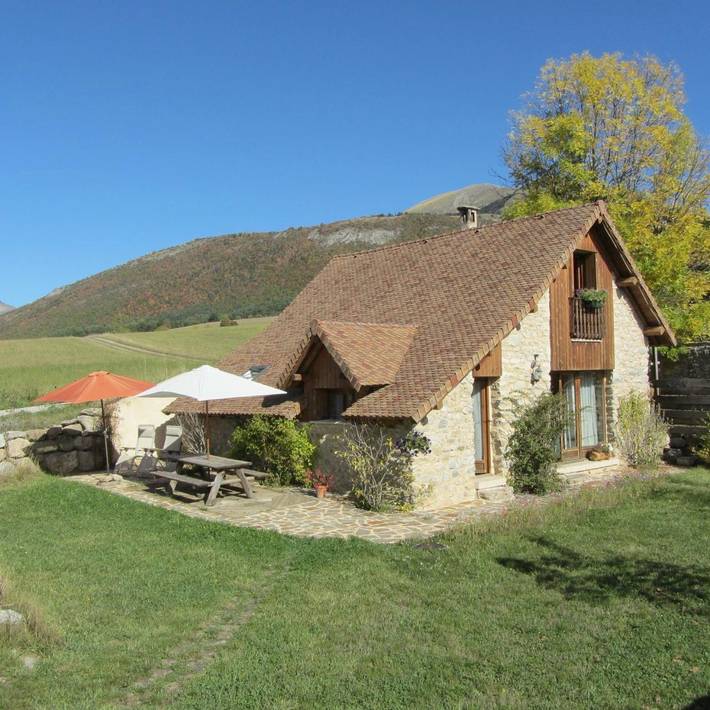 Location de vacances pour 5 personnes, avec Balcon et Terrasse ainsi que Jardin et Vue à La Roche-des-Arnauds - 2
