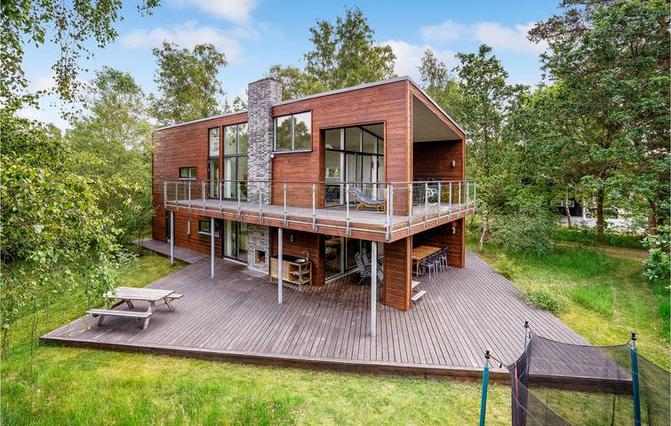Ferieudlejning for 8 personer, med Terrasse og Jacuzzi i Grenaa