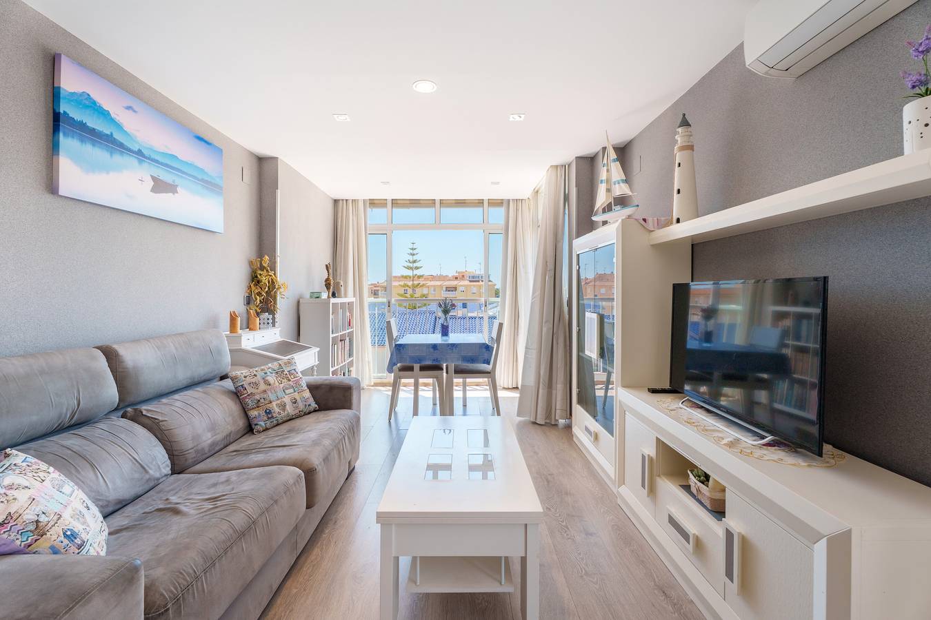 Apartamento entero, Apartamento 'Segrelles' con Wi-Fi y aire acondicionado in Canet de Berenguer, Costa de Valencia