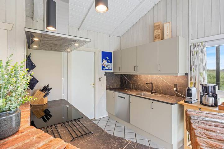 Hyggeligt Poolhus med kun 370 meter til stranden in Ringkøbing, Holmsland Klit