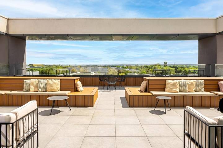 Hôtel pour 2 personnes, avec terrasse et piscine, animaux acceptés dans Aéroport Paris-Charles de Gaulle - 2