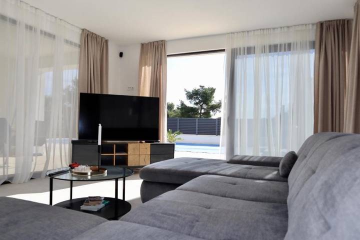 Villa pour 8 personnes, avec Balcon et Terrasse ainsi que Jardin et Piscine dans Šolta