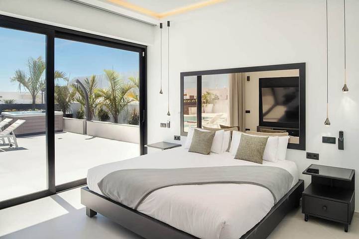 Toro 2 von Buenavilla | 4-Schlafzimmer-Villa, wo Eleganz auf Entspannung trifft in Puerto Calero, Yaiza