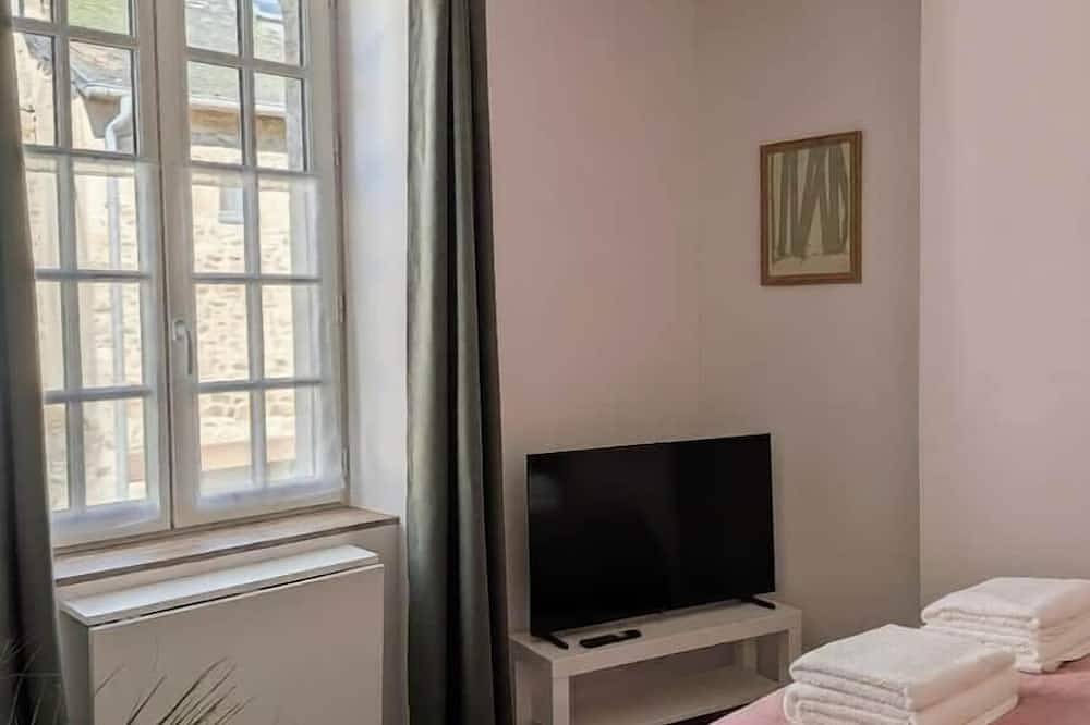 Ganze Wohnung, Charming studio - Quiet & Bright - Downtown in Saint-Aubin-du-Cormier, Fougères-Vitré