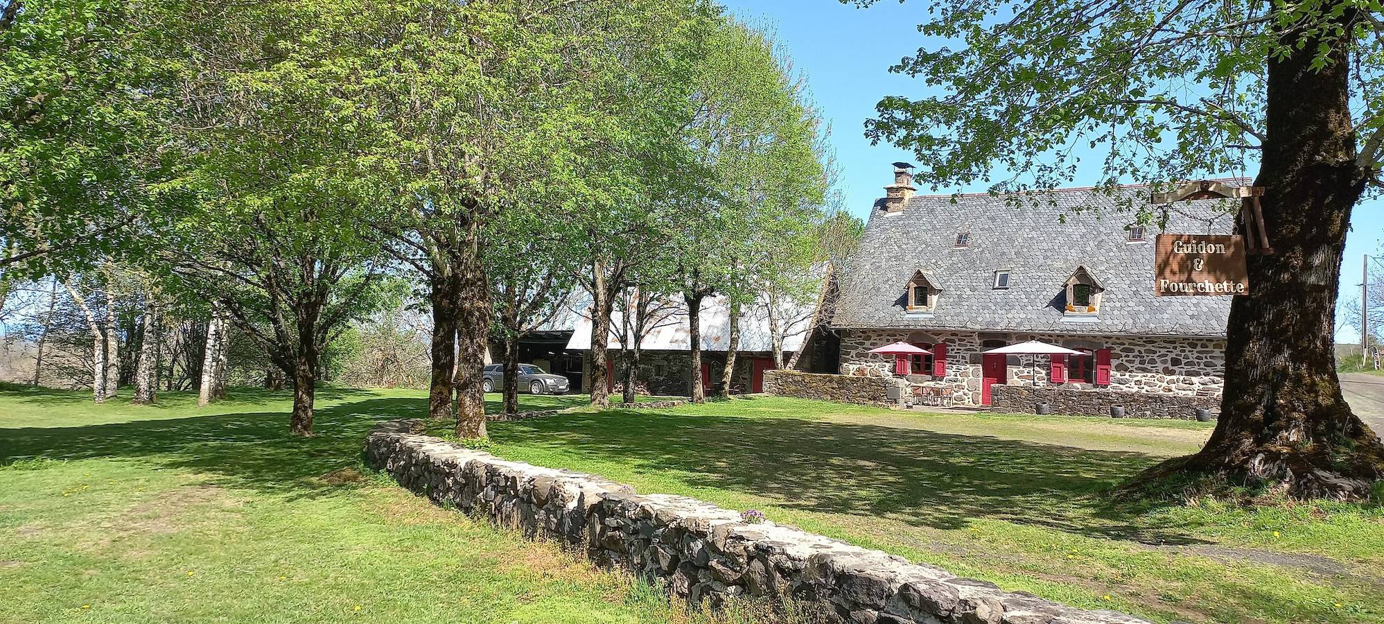 Guidon et Fourchette table d'hôtes : chambre Bohême in Saint-Bonnet-de-Salers, Parc naturel régional des Volcans d'Auvergne