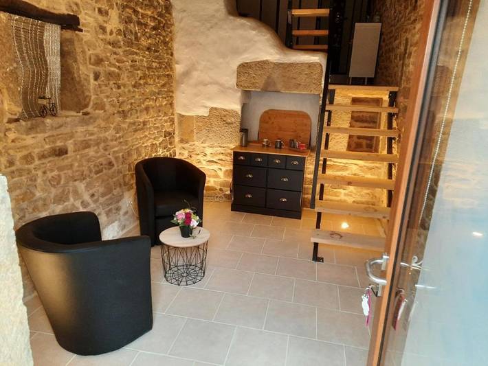 Cottage pour 2 personnes, avec jardin ainsi que terrasse et vue, animaux acceptés à Château (Mâcon)