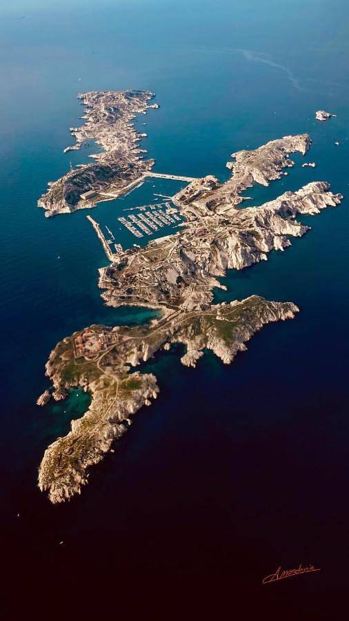 Gîte pour 4 personnes, avec vue et terrasse, adapté aux familles dans Iles Du Frioul - 4