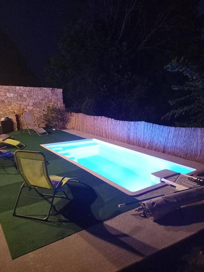 Location de vacances pour 10 personnes, avec Balcon et Terrasse ainsi que Jardin et Piscine à Sanvensa