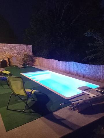 Gîte pour 10 personnes, avec piscine et jardin, adapté aux familles à Sanvensa