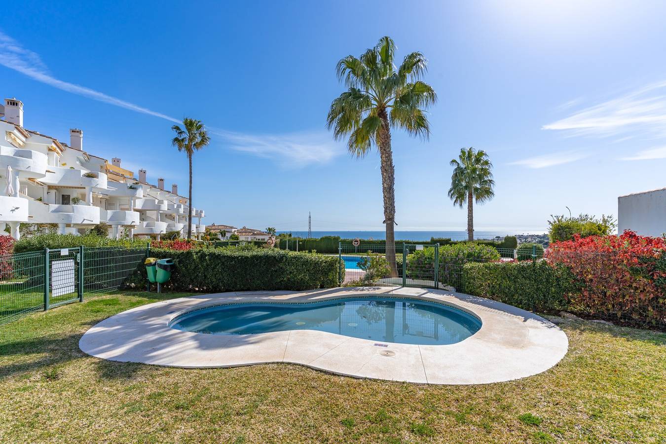 Entire apartment, Apartment with Sea and Mountain Views in Calahonda, Mijas in Sitio de Calahonda, Mijas