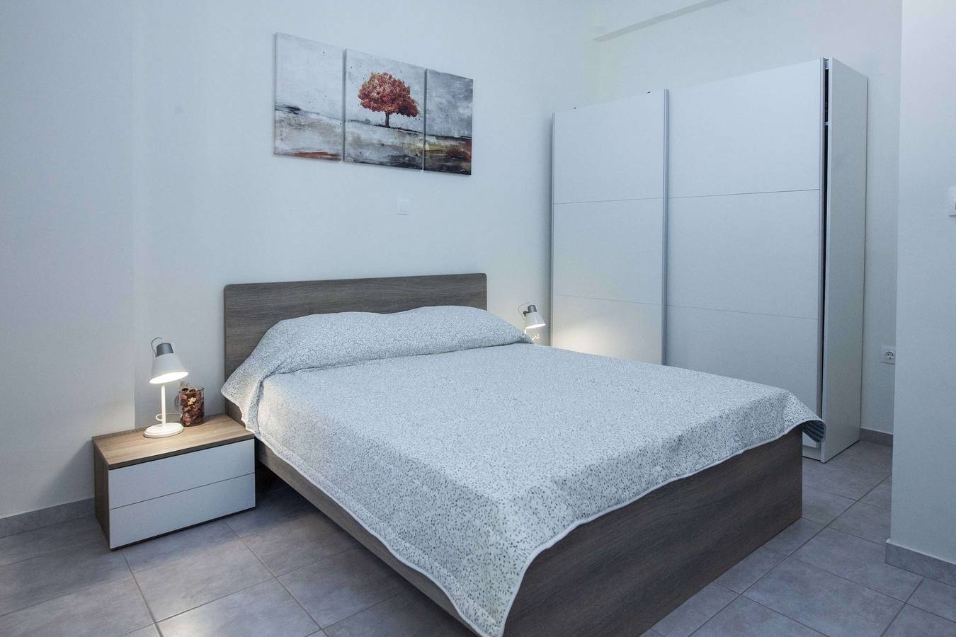 Entire apartment, Sunny 1 Bd Apt in Kallithea with Patio in Athens, South section of Athens