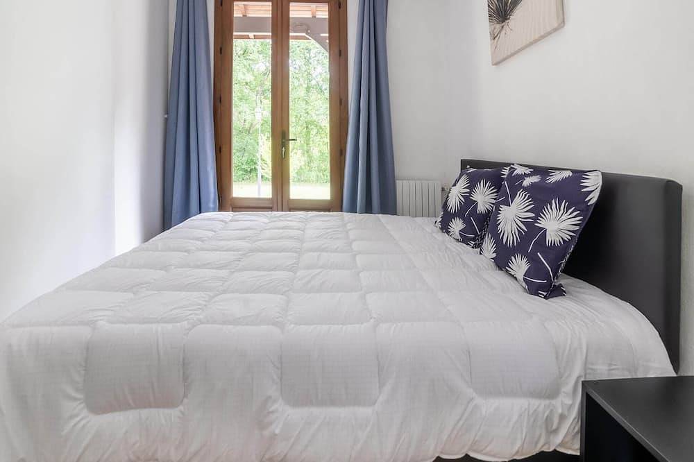 Dordogne Poolside Escape in Villeneuve-sur-Lot, Villeneuve-sur-Lot region
