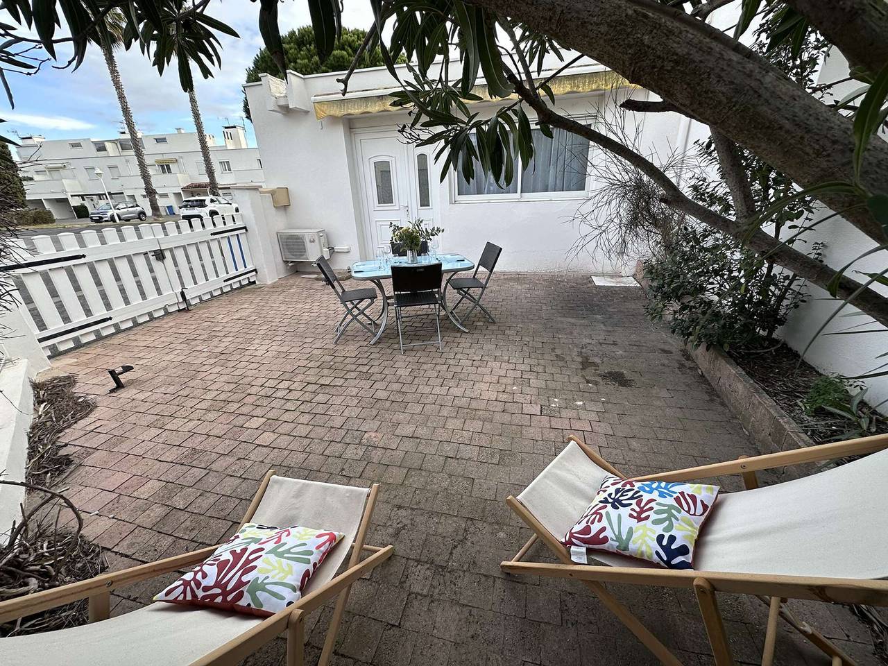 Ganze Wohnung, Charmante 2-Zimmer-Wohnung mit Terrasse, Garten und Parkplatz in Port Camargue, Le Grau-du-Roi