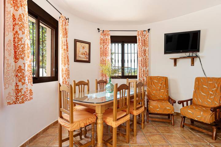 Country House 'La Casita Del Garrobo' with Mountain View, Wi-Fi and Air Conditioning in Comares, Cordillera Penibética