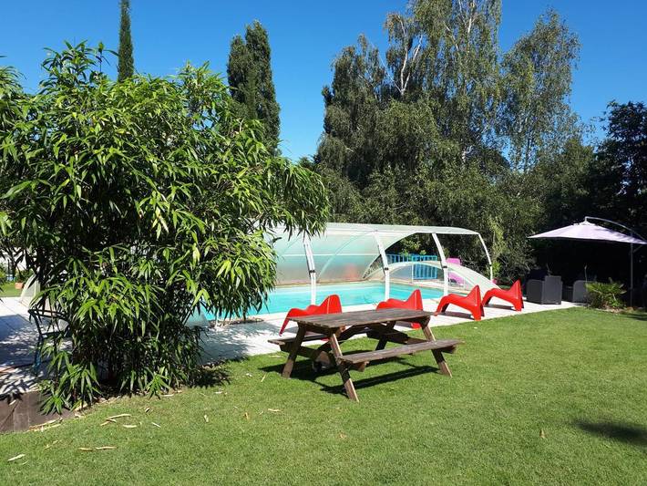 Chambre d’hôte pour 2 personnes, avec Terrasse et Jardin ainsi que Piscine et Vue