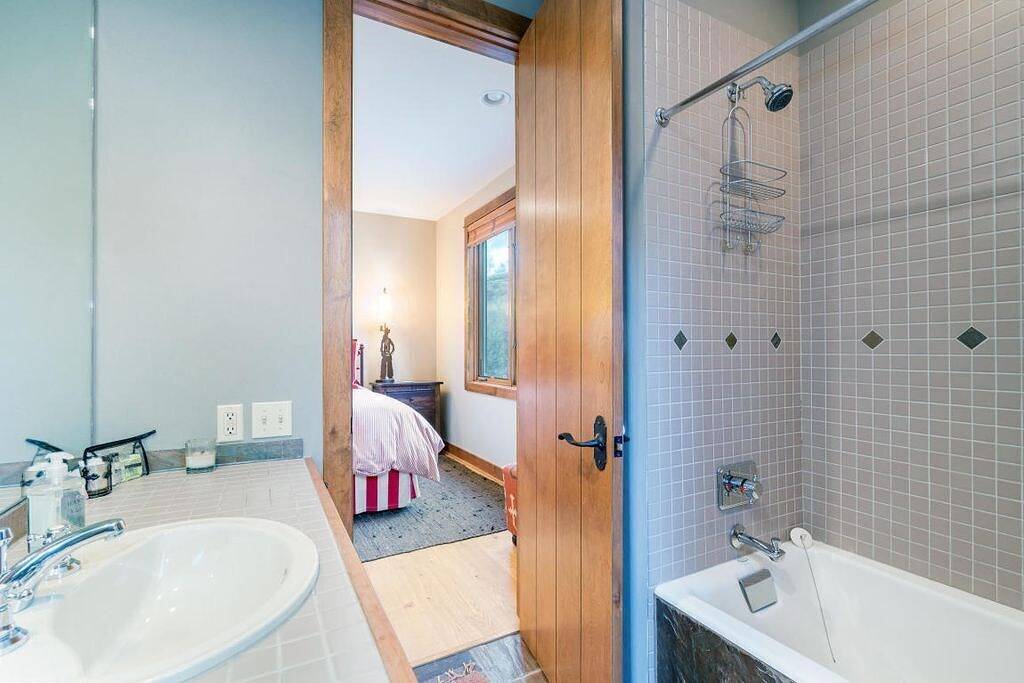 Ganze Wohnung, Ski-In / Out -10% Rabatt Januar Eckterrasse 2Br / 2Bth Deck, Kamin, Garage in Mountain Village, Telluride Ski Resort