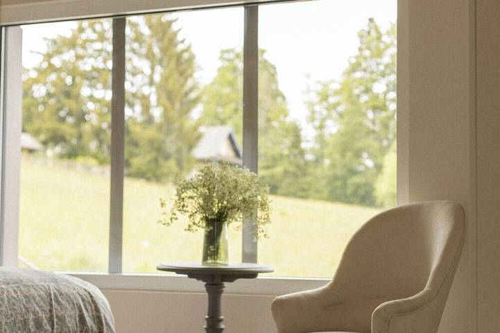 Between the Lake and the Jura, Luxury Home—Sleeps 6—View of Lake St. Point: Luxury and Cozy Comfort in Mouthe-Lac et Mont d’Or, Französischer Jura