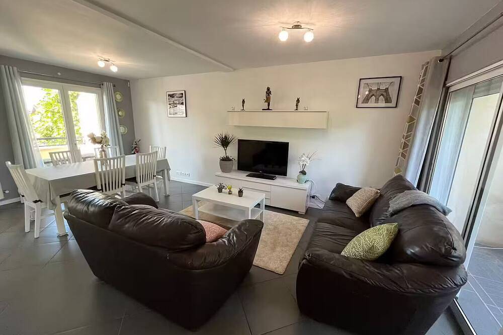 Maison familiale entre Paris et Disneyland in Noisy-le-Grand, Seine-Saint-Denis