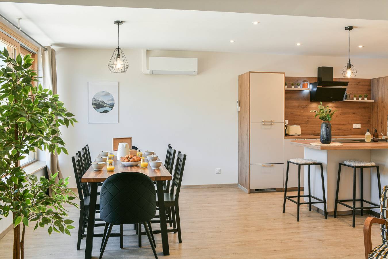 Appartement entier, Appartement 'Entre Cimes Et Vignes - Clim Wifi' avec vue sur les montagnes, Wi-Fi et climatisation in Saint-Pierre-d'Albigny, Région de Chambéry