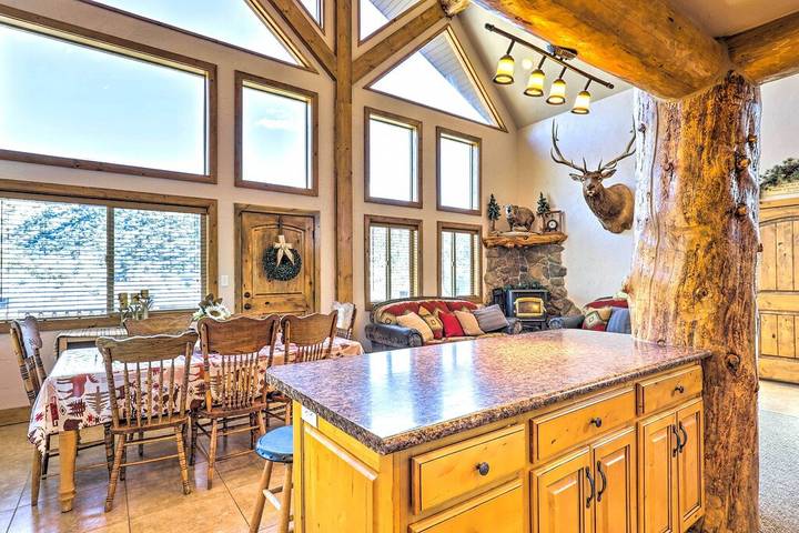 Log cabin for 17 people, with terrace in Utah