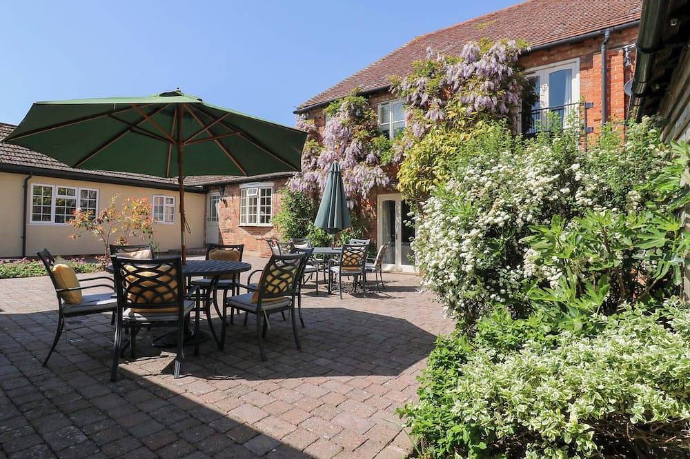 Bb House, family friendly, with a garden in Roxhill Manor Farm in Marston Moretaine, Central Bedfordshire