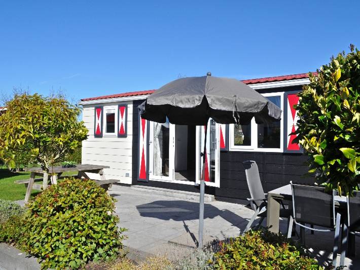 Ferienhaus für 4 Personen, mit Garten und Terrasse in Serooskerke