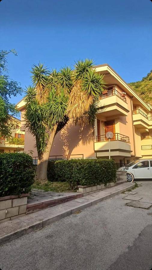 Location de vacances pour 6 personnes, avec Balcon et Terrasse ainsi que Jardin et Vue à Piraino