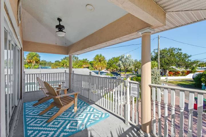 Vacation rental for 4 people, with terrace and yard, with pets in Indian Rocks Beach