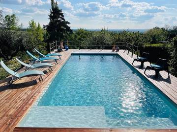 Location de vacances pour 10 personnes, avec terrasse et piscine ainsi que vue et jardin, animaux acceptés à Montrabé