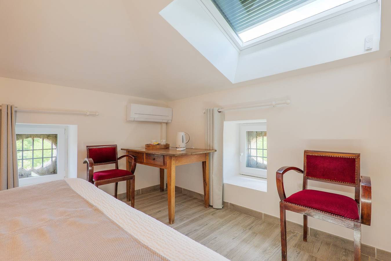 Gästezimmer „Catherine“ mit Gemeinschaftspool, Wlan und Klimaanlage in Saint-Alban-Auriolles, Ardèche