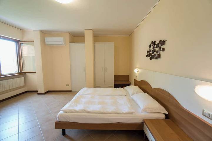 Ganze Wohnung, „Villa Imelda“ geräumige, helle Apartments, Garten oder Balkon, Seeblick in Limone sul Garda, Gardasee-Berge
