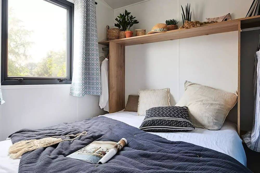 Chalet Zénitude - 21m² - 2 chambres - sans sanitaires 5 personnes in Chauzon, Ardèche