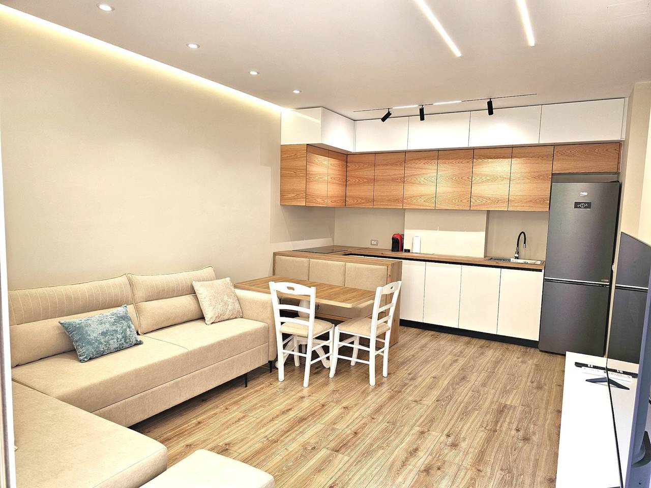 Apartamento entero, Apartamento de vacaciones para 4 personas con balcón in Vlorë (Ciudad), Vlorë