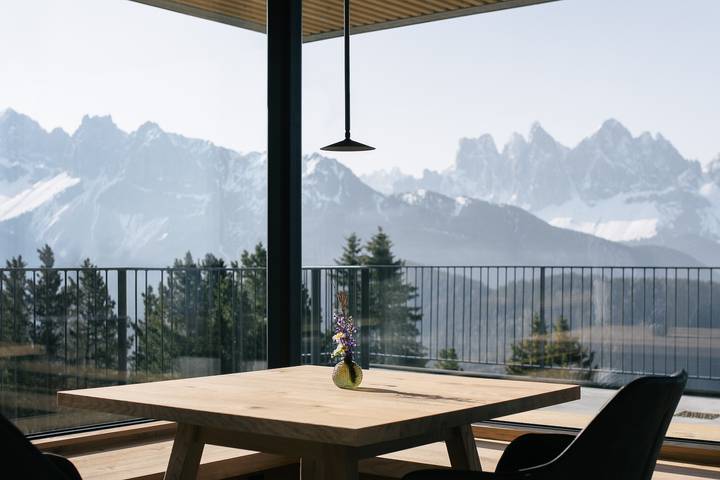 Apartment Hotel "Anders Mountain Suites 4" with Private Sauna, Slope Access & Wi-Fi in Palmschoß, Brixen