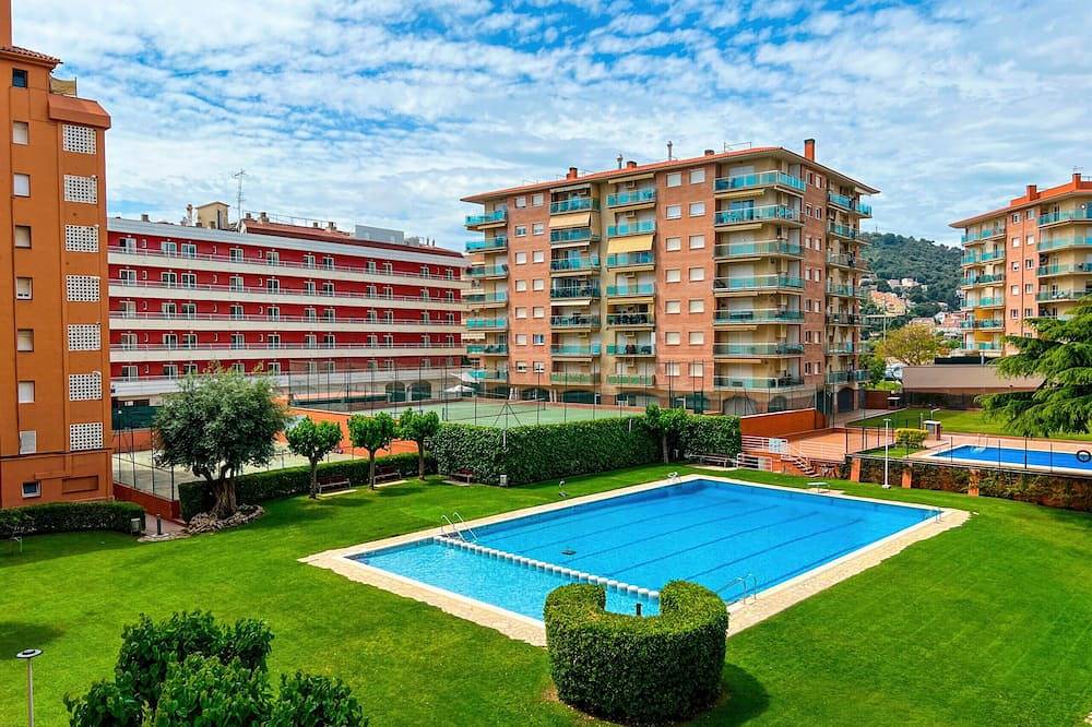 Apartamento entero, Apartamento en el Paseo Marítimo a 3 min de la playa, piscina comunitaria, wifi gratis, excelente ubicación, bares, restaurantes  y tiendas. Vivalidays Luis. in Santa Susana, Costa del Maresme