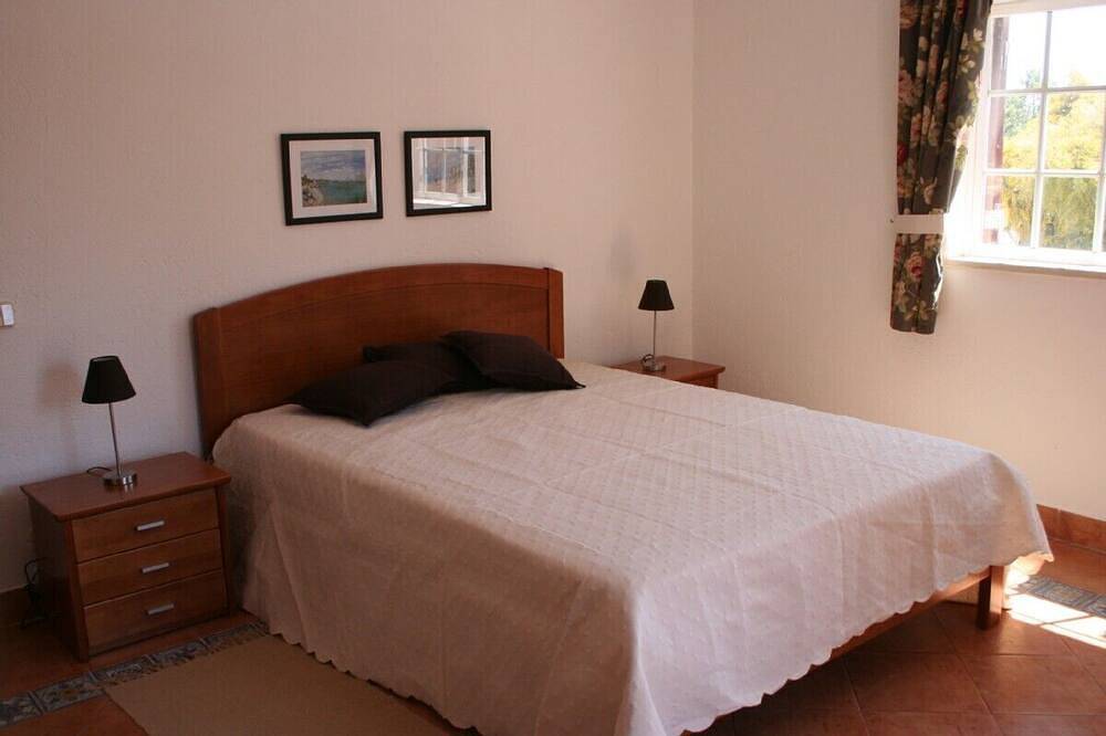 26149/Al Lovely 4 bed 3 bath villa with large fenced pool, 250 metres to beach in Castro Marim, Faro Distrikt