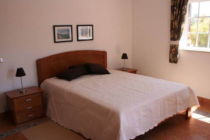 26149/Al Lovely 4 bed 3 bath villa with large fenced pool, 250 metres to beach in Monte Gordo, Faro Distrikt