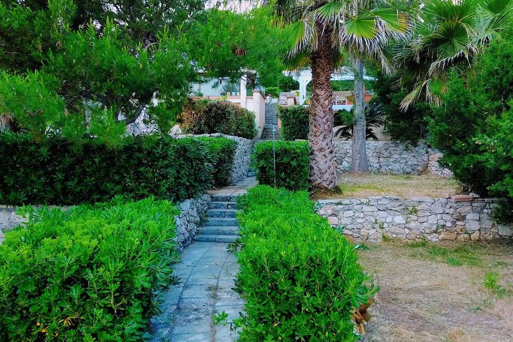 Castro: Haus mit großem Garten und privatem Zugang zum Meer in Castro (Lecce), Lecce Provinz